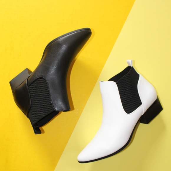 🚨LAST PAIR//The Carli//Black vegan leather Bootie - Picture 2 of 8